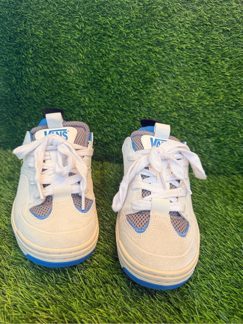 Vans men’s Mixxa White / Blue / grey retro puffy silhouette Sneakers new size 8